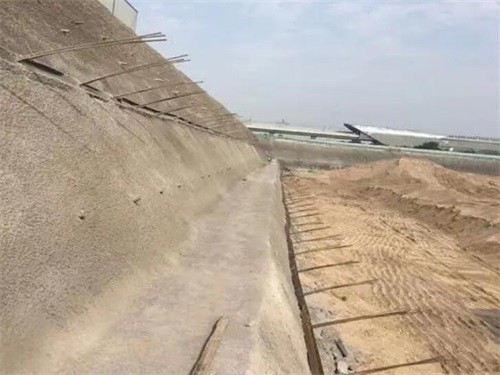 西乡塘河道边坡加固